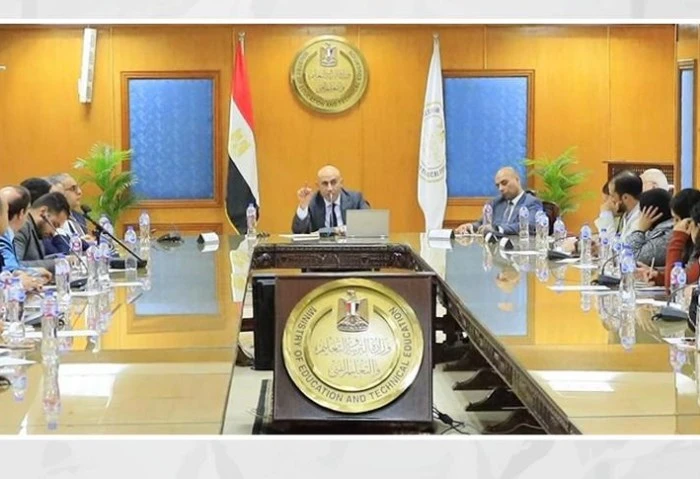وزير التعليم يعقد جلسة نقاشية حول نظام البكالوريا المقترح الجديد عقد محمد عبد اللطيف، وزير التربية والتعليم والتعليم الفني، جلسة نقاشية مع محرري ملف