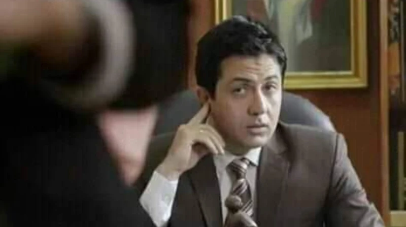 بعد انتقاده لشكري سرحان.. رفعت يواجه متولي: هل تجرؤ على انتقاد والدك؟ أعرب الفنان أحمد رفعت عن استيائه من تصريحات الفنانين عمر متولي وأحمد فتحي حول نجومية الفنان الراحل شكري سرحان،