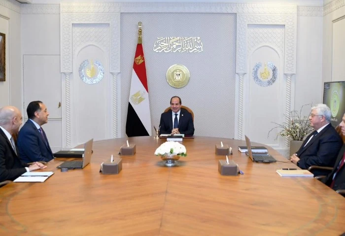 الرئيس السيسي يتابع ملفات التعليم ونظام البكالوريا اجتمع الرئيس عبد الفتاح السيسي، اليوم الإثنين، مع الدكتور مصطفى مدبولي رئيس مجلس الوزراء، والدكتور أيمن عاشور وزير التعليم العالي