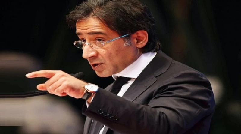 أحمد عز يتظلم ضد استبعاده من التصويت على قرار شطب شركته من البورصة كشفت الهيئة العامة للرقابة المالية، أن رجل الأعمال أحمد عز، قدم تظلما ضد استبعاده من التصويت على قرار شطب أسهم شر