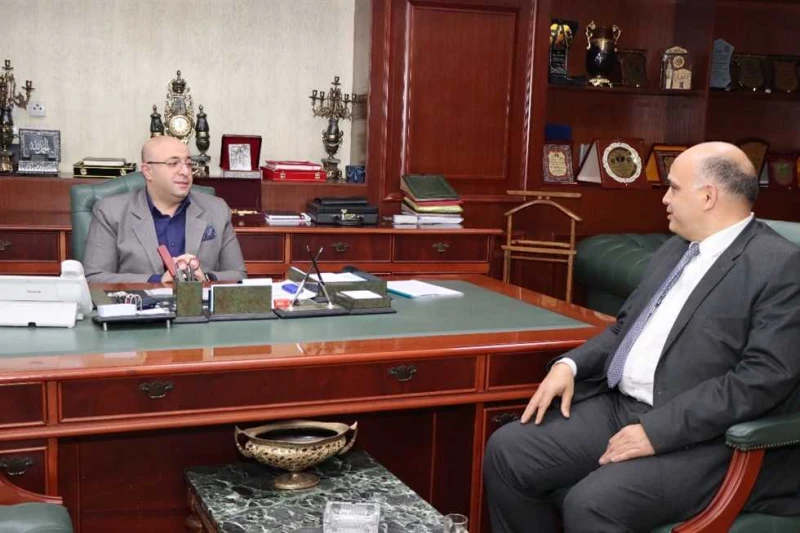 خلال لقائه مدير التموين الجديد: محافظ بني سويف يوجه بتكثيف الرقابة على الأسواق والمستودعات والمخابز التقى الدكتور محمد هاني غنيم محافظ بني سويف،بمكتبه اليوم، المهندس محمد عبدالرحمن