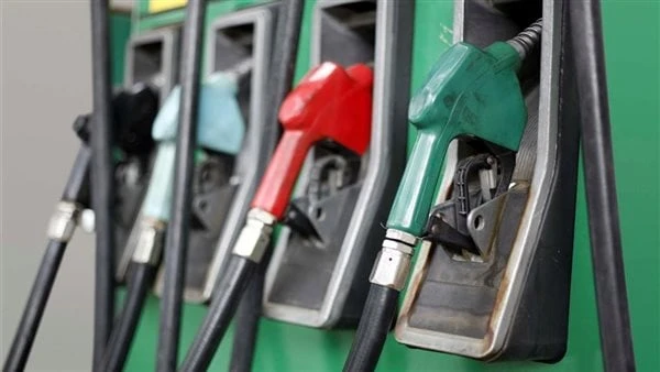 أسعار البنزين والسولار والغاز الطبيعي في مصر اليوم وفقا لآخر قرار للجنة التسعير تشهد أسعار البنزين والسولار استقرارا ملحوظا في محطات الوقود، حيث تحدد لجنة تسعير المحروقات أسعار الو