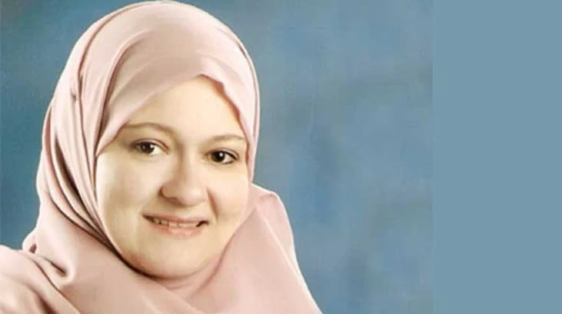 بعد تصريحاتها عن تعذيب سوريات في السجون.. من هي سمر كوكش؟ صدمت الفنانة السورية سمر كوكش المتابعين بتصريحاتها الأخيرة، التي كشفت خلالها تفاصيل ما كان يحدث داخل جدران السجون السورية