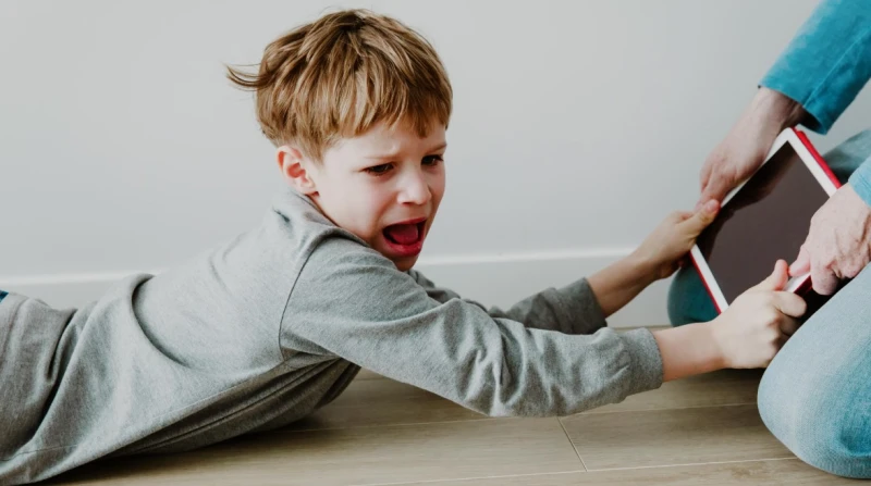 إدمان الشاشات الذكية.. تخلص من تعفن الدماغ بهذه الطرق في العام الماضي، ظهر مصطلح تعفن الدماغ ليعكس تأثيرات سلبية جديدة للتكنولوجيا على البشر، حيث بات