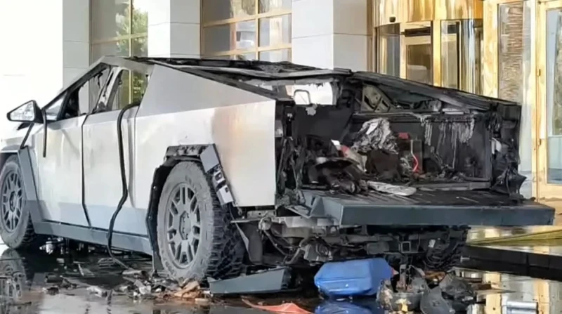 متورط في تفجير سيارة أمام فندق ترامب.. كيف ساعد الجاني؟ كشفت تحقيقات أمنية أن الجندي السابق، ماثيو آلان، صاحب ال37 عاما، منفذ التفجير الذي استهدف سيارة سايبرترك أمام مدخل فندق ترام