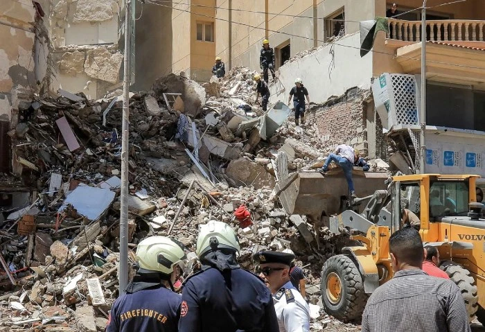 دون إصابات، انهيار عقار مهجور في الدقهليه شهدت مدينة شربين التابعة لمحافظة الدقهليه انهيار منزل مهجور مكون من 3 طوابق خال من السكان بشارع القومية