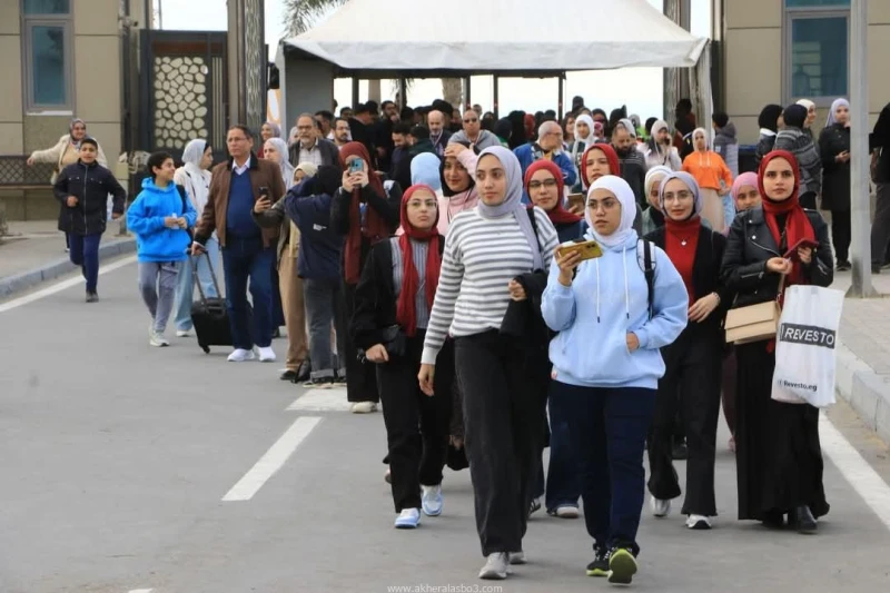 الجمهور يتوافد على معرض القاهرة الدولي للكتاب في ثاني أيام نشاطه الثقافي كتب - محمود الهندي فتح معرض القاهرة الدولي للكتاب بدورته ال56 أبوابه للجمهور