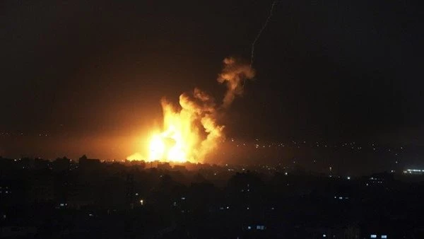 5 غارات لجيش الاحتلال على أهداف تابعة لحزب الله جنوب لبنان شن جيش الاحتلال الإسرائيلي، 5 غارات على مناطق جنوبي لبنان، وقالت إذاعة الاحتلال إن الغارات