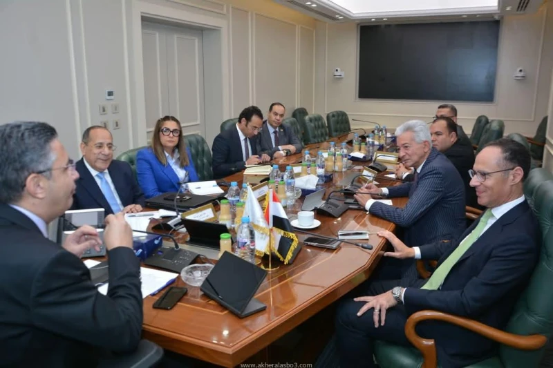 وزير التموين يعقد اجتماعا لمتابعة استعدادات معارض أهلا رمضان وتوفير السلع الاستراتيجية كتب - محمود الهندي عقد الدكتور شريف فاروق وزير التموين