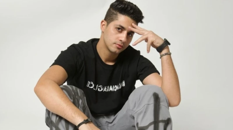 عنبة: حبيبتي رفضتني ولما بقيت مشهور طلبت ترجع (فيديو) كشف مغني المهرجانات مصطفى عنبة، تفاصيل كثيرة عن حياته الشخصية وبعض التجارب المؤلمة التي مر بها.وحل عنبة ضيفا على برنامج الستات