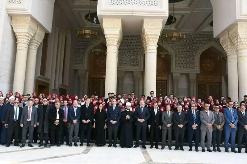 كتبت أمل عبد الرحيم أكد معالي وزير الأوقاف الأستاذ الدكتور أسامة الأزهري، ، أن المصحف العثماني الشريف المحفوظ بدار القرآن في مسجد مصر الكبير يعد نموذجا فريدا يعكس عظمة التراث الإسل