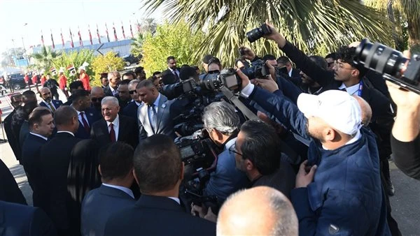 الرئيس العراقي: أي جهد وطني طامح للنهوض والبناء سيلقى دعما كاملا أكد الرئيس العراقي عبد اللطيف جمال رشيد، اليوم الجمعة، دعم أي جهد وطني طامح للنهوض والبناء من مؤسسات الدولة.وقال رش