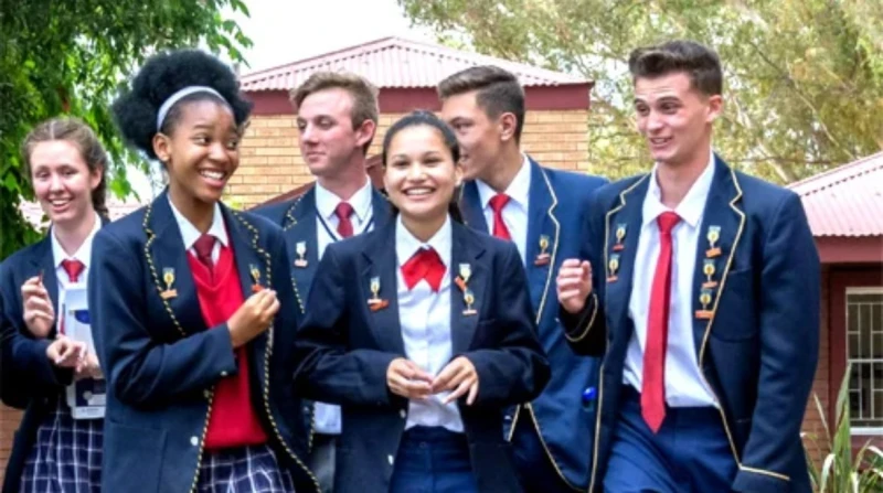 مشاجرة طالبات التجمع تعيد القانون 139 لصدارة المشهد.. هل الوزير في ورطة؟ جددت مشاجرة طالبات داخل إحدى مدارس الأثرياء في منطقة التجمع الخامس التساؤلات حول العنف المدرسي وأسبابه، وهل