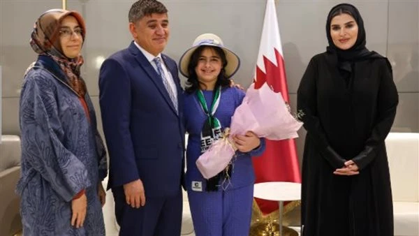 قطر تعلن لم شمل إحدى عائلات الجرحى بقطاع غزة مع أقاربها بالدوحة أعلنت دولة قطر عن قيامها بالتعاون مع الجمهورية التركية الشقيقة بلم شمل إحدى عائلات الجرحى في قطاع غزة مع أقاربها في 