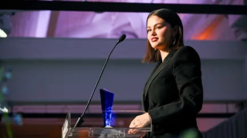 شكرا على الضحك.. سيلينا جوميز تسخر من دعوة ترحيلها سخرت سيلينا جوميز، نجمة البوب والممثلة الأمريكية من أصول مكسيكية، من دعوة مرشح جمهوري لمجلس الشيوخ