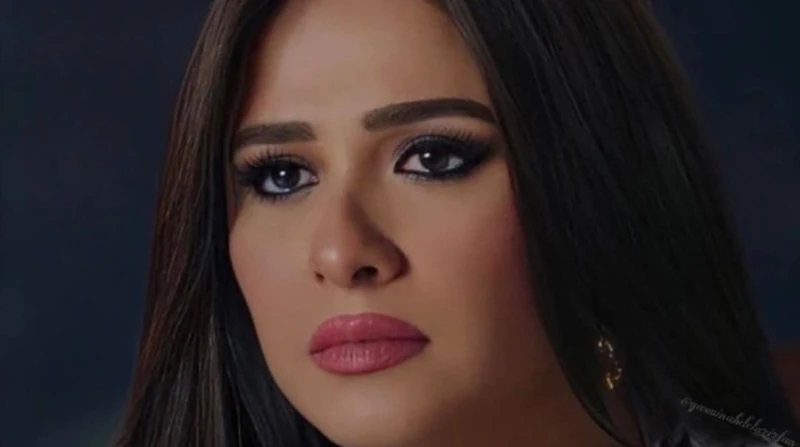 ارتباك وتغيير مواعيد.. متى وأين يقام عزاء والد ياسمين عبد العزيز؟ سادت حالة من الارتباك بشأن عزاء والد الفنانة ياسمين عبد العزيز، الذي توفي في وقت سابق من أمس الأحد. عزاء والد ياسم