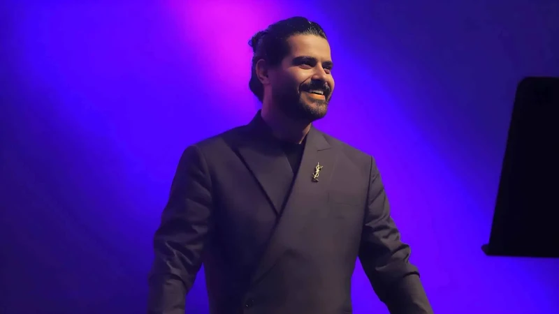 ناصيف زيتون يدعو إلى السلام بأغنية جديدة افاق عربية - أعلن الفنان السوري ناصيف زيتون طرح أغنيته الجديدة بسلام، في خطوة تهدف إلى نشر رسالة السلام والمحبة.وفي فيديو ترويجي نشره عبر ح