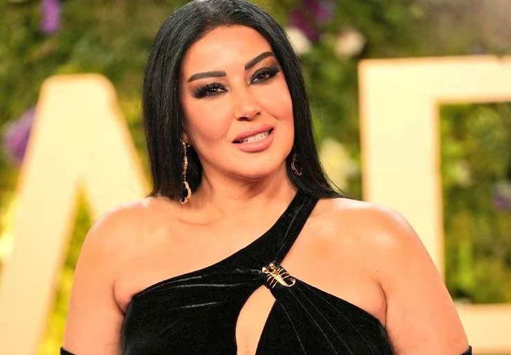 سمية الخشاب تشارك في رمضان 2025 ب أم أربعة وأربعين كشفت الفنانة سمية الخشاب عن مشاركتها في موسم رمضان 2025 بمسلسل سعودي.وقالت سمية الخشاب خلال لقاء