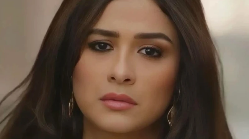 نجوم الفن يقدمون التعازي للفنانة ياسمين عبدالعزيز حرص العديد من نجوم الفن على تقديم التعازي للفنانة ياسمين عبدالعزيز في وفاة والدها محمد عبد العزيز