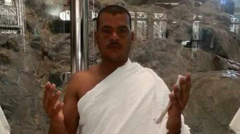 مات غريبا في الكويت.. عامل يبكي أهالي سوهاج خيم الحزن على أهالي قرية أولاد يحيى قبلي بمركز دار السلام جنوب سوهاج، بعد وفاة عصمت الديب، 40 عاما، نجار مسلح، إثر سقوطه من الطابق الثال