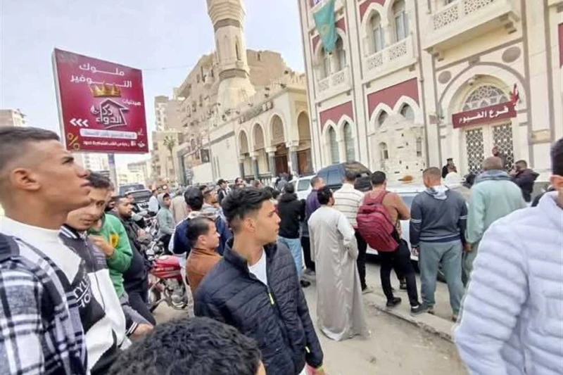 أول تعليق من بنك مصر بعد حادث فرع الفيوم واستشهاد عقيد شرطة (تفاصيل) أعرب بنك مصر، عن بالغ حزنه عن الحادث الذي وقع بأحد فروعه بمحافظة الفيوم، والذي أدى إلى استشهاد عقيد شرطة. وقال