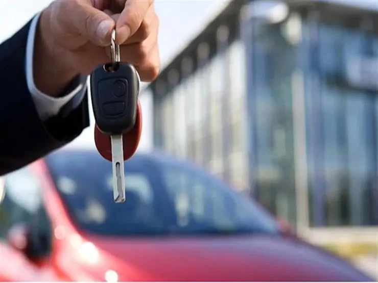 بنكي الأهلي ومصر يكشفان تفاصيل قروض السيارات الجديدة تعتبر قروض السيارات الجديدة من أهم الحلول التمويلية التي تقدمها البنوك لتلبية احتياجات العملاء الراغبين في شراء سيارات جديدة أو