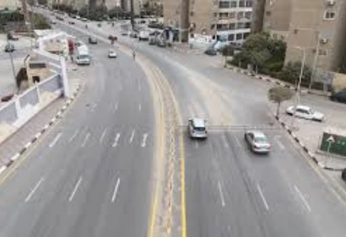 تحويلات مرورية بالقاهرة لاستكمال اختبارات خط مياه بمحور محمد علي فهمي، اعرف الطرق البديلة ومدة التنفيذ أعلنت الإدارة العامة لمرور القاهرة عن تطبيق تحويلات مرورية مؤقتة لاستكمال أعم