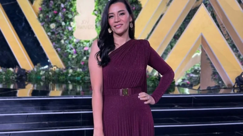 نجوم الفن يدعمون المخرجة بتول عرفة عقب انفصالها عن هاني الطمباري أعلنت المخرجة بتول عرفة، انفصالها عن زوجها الفنان هاني الطمباري بعد عام ونصف من