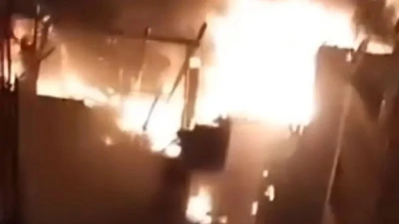 ماكشفته المعاينة في حريق منشية ناصر تفحم 4 مصانع وعقارين حريق منشية ناصر , تمكنت قوات الحماية المدنية في القاهرة من السيطرة على حريق ضخم اندلع في منطقة الزرايب ، حيث التهم الحريق أ