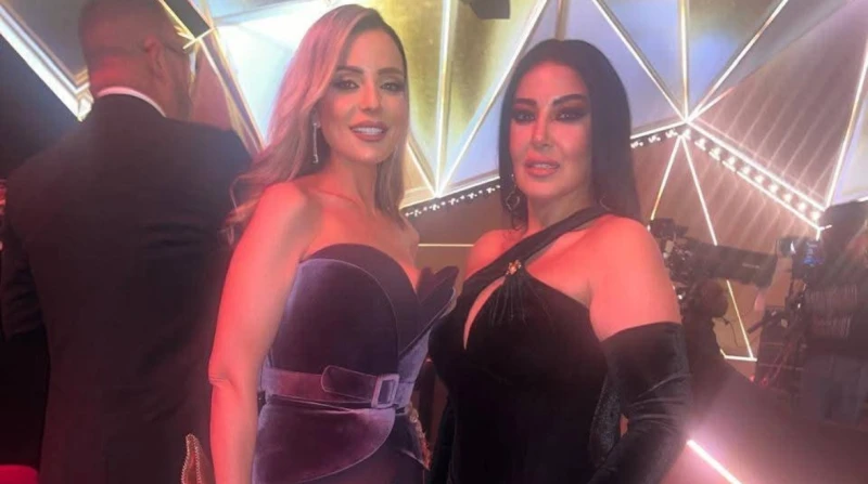 صلح ريم البارودي وسمية الخشاب يتصدر التريند .. ما علاقة أحمد سعد؟ تصدر اسم الفنانة ريم البارودي وسمية الخشاب تريند مواقع التواصل الاجتماعي، عقب