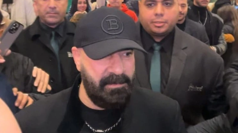 رفض الدوبلير.. إصابة محمد سعد خلال تصوير الدشاش (فيديو) شارك الفنان محمد سعد، في العرض الخاص لفيلمه الجديد الدشاش، وعبر عن أمنياته أن ينال إعجاب