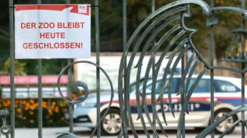 لتفشي الحمى القلاعية.. إغلاق حديقتي حيوان في ألمانيا أغلقت السلطات الألمانية حديقتي حيوان بالعاصمة برلين كإجراء احترازي، بعد اكتشاف مرض الحمى القلاعية في قطيع من الجاموس خارج المدي