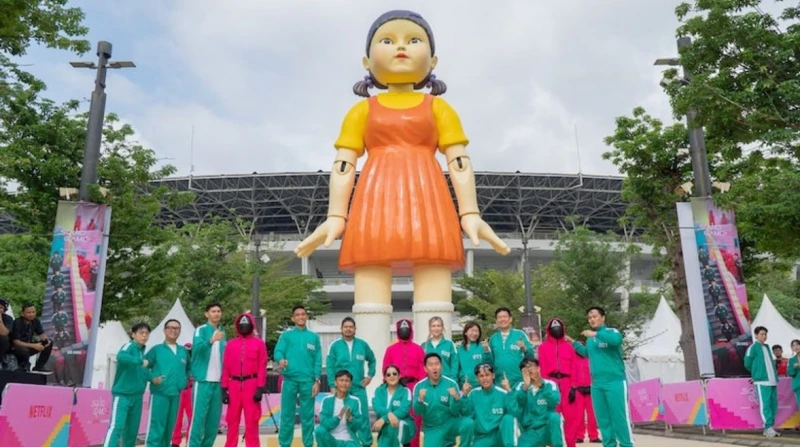 لعبة الحبار الجزء الثاني يواصل أرقامه القياسية واصل المسلسل الشهير لعبة الحبار في موسمه الثاني، تحقيق نسبة مشاهدات عالية، استمرارا لما حققه الموسم