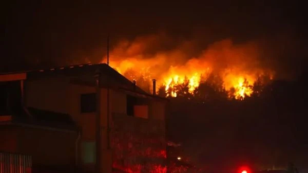 حريق في مخيم للاجئين السوريين شمالي لبنان اندلع حريق في إحدى خيم اللاجئين السوريين بمنطقة ضهور المنية شمال لبنان، نتيجة انفجار قارورة غاز داخل الخيمة، فيما لم تسجل حتى الساعة أي إص