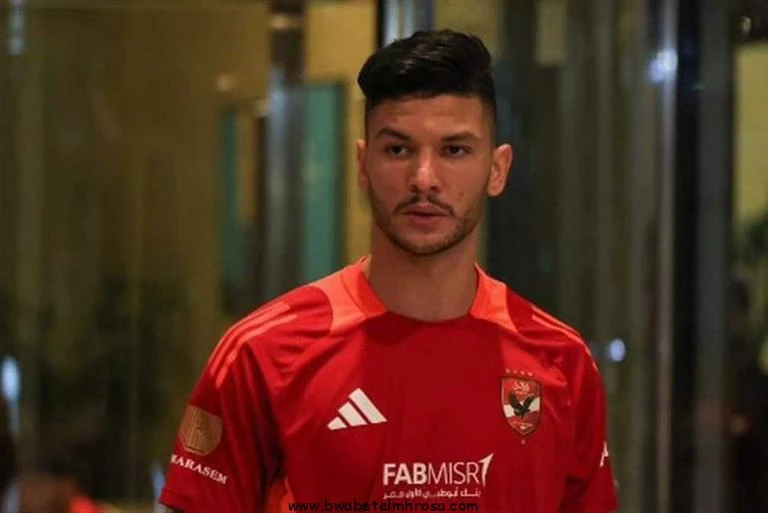 بوابة المحروسةينشرها : الأدمنصدمة.. التشخيص المبدئي لإصابة أشرف داري خلال مباراة الأهلي وسموحةتعرض النجم المغربي أشرف داري، لإصابة قوية، مساء اليوم الثلاثاء، خلال مباراة الأهلي وسم