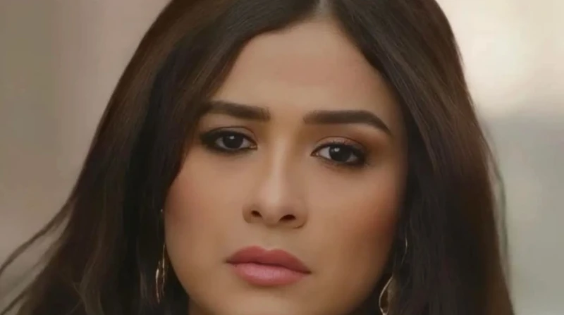 أحمد العوضي يساند ياسمين عبدالعزيز في جنازة والدها (فيديو) حرص عدد من نجوم الفن على مساندة الفنانة ياسمين عبدالعزيز خلال تشييع جثمان والدها اليوم الأحد، إلى مسجد المشير لإقامة صلاة