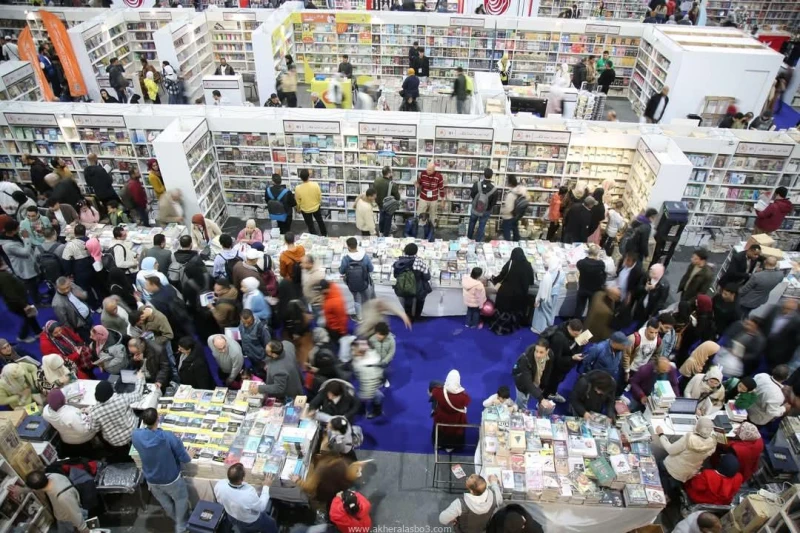 إقبال كثيف على فعاليات معرض القاهرة الدولي للكتاب في أول أيام استقبال الجمهور كتب - محمود الهندي شهد معرض القاهرة الدولي للكتاب بدورته ال56، في أول أيام استقبال الجمهور، إقبالا كبي