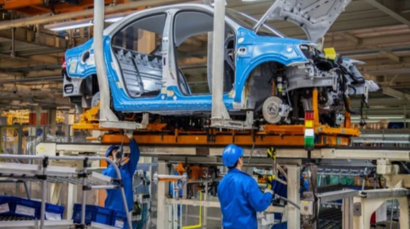 بزيادة 4.7.. توقعات مبيعات الصين 23.9 مليون سيارة في 2025 توقع تقرير تطوير سوق السيارات في الصين لعام 2025، اتجاها ثابتا ومتزايدا لمبيعات السيارات في عام 2025، واستمرار نمو الإنتاج