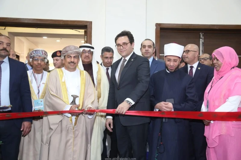 تحت رعاية رئيس الجمهورية .. افتتاح الدورة ال 56 لمعرض القاهرة الدولي للكتاب بحضور كبار المسؤولين والمثقفين كتب - محمود الهندي افتتح وزير الثقافة، صباح اليوم الخميس الموافق 23 يناير