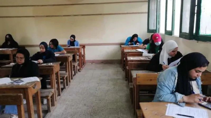 امتحانات جبر تالتة إعدادي ترم أول 2025 بالإجابات.. نماذج متنوعة يجري طلاب الشهادة الإعدادية، امتحاني الجبر والإحصاء، والهندسة، غدا الاثنين الموافق 20 يناير 2025.ويحتاج الطلاب إلى ا