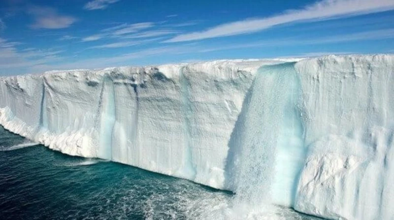 تحذير علمي: ذوبان الجليد يوقظ الزلازل تكونت سلسلة جبال سانجري دي كريستو في سهول وادي سانت لويس جنوب ولاية كولورادو الأمريكية خلال ملايين السنين، وتحمل هذه الجبال اسم فالق زلزالي ما