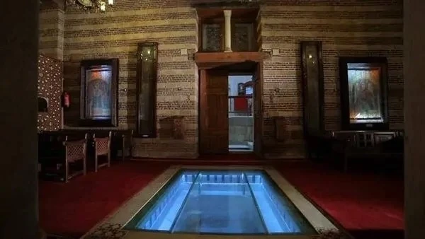 بالصور قصة المغطس في كنيسة أبي سيفين بمصر القديمة المغطس , تعد كنيسة أبي سيفين بمصر القديمة من الأماكن التاريخية المميزة ، حيث تحتوي على المغطس الذي يحمل بين جدرانه تاريخا يمتد إلى