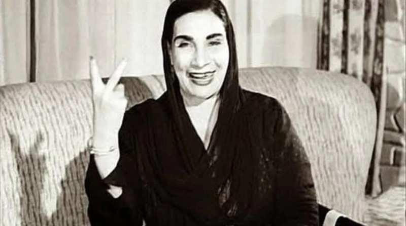 مدوباهم اتنين.. أشهر إفيهات ماري منيب في ذكرى وفاتها تحل اليوم ذكرى رحيل الفنانة ماري منيب التي اشتهرت بأداء دور الحماة التي تحاول التدخل بين ابنتها وزوجها فتفسد العلاقة بينهما ثم