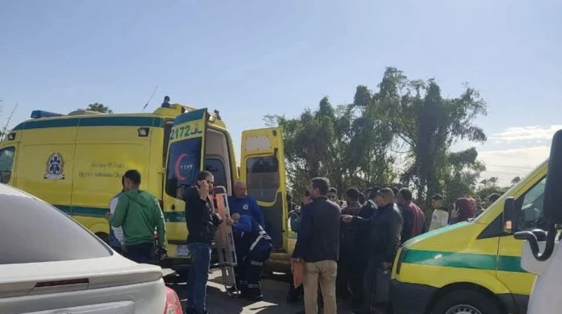 إصابة 4 أشخاص في حادث تصادم سيارة بسور خرساني بالجيزة أصيب أربعة أشخاص بإصابات متفرقة شملت كسورا وكدمات وسحجات في أنحاء الجسم، اليوم الإثنين، إثر حادث تصادم وقع في دائرة قسم شرطة ا