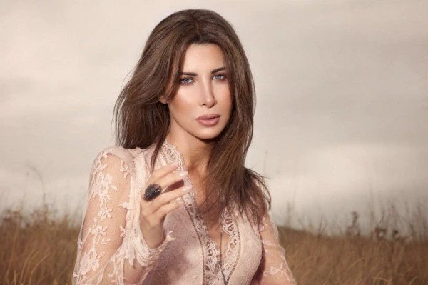 بعد أنباء طلاقها.. نانسي عجرم تتجاهل وتنشر فيديو جديد افاق عربية - بعد الضجة التي أثيرت حول حياتها العاطفية وانتشار أنباء عن إنفصالها عن زوجها الدكتور فادي الهاشم، فاجأت النجمة نان