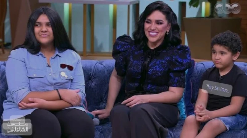 من وفاء إلى اعتداء.. كيف كانت علاقة مي فاروق بزوجها السابق؟ أنا أم لأولادي بقالي 6 سنين.. هكذا عبرت مي فاروق عن تحملها مسئولية تربية أبنائها على مدار ست سنوات بمفردها، بالرغم من تأ