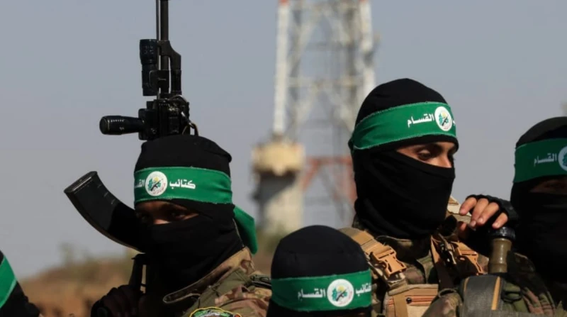 حماس توجه رسالة للأسرى: لن ننسى من بقي خلف القضبان وجه مكتب إعلام الأسرى التابع لحركة حماس، رسالة للأسرى الفلسطينيين قائلة: إن المقاومة التي أوفت