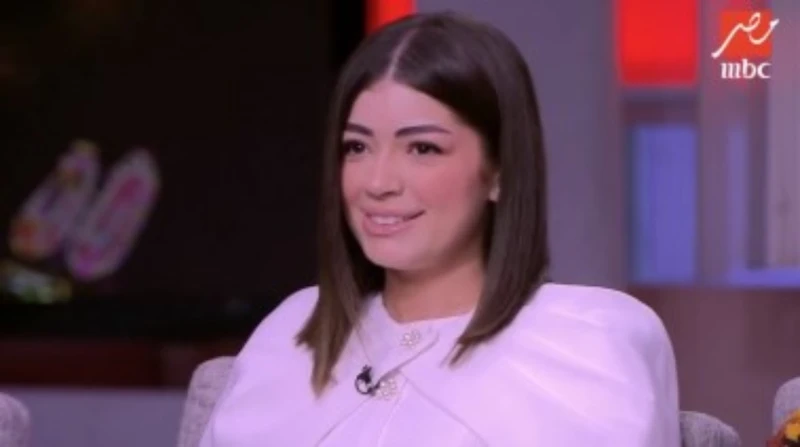 عايزة أكون قريبة من أولادي.. ليلى زاهر تعلق على خطبتها في سن صغيرة علقت الفنانة ليلى أحمد زاهر على الانتقادات التي وجهت لها من قبل مستخدمي مواقع التواصل الاجتماعي بسبب خطوبتها من ا