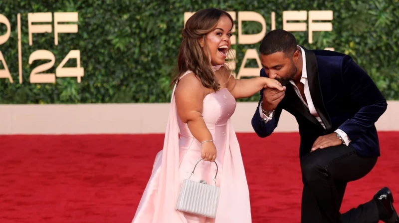 سنو وايت بالمصري.. من هي البطلة قصيرة القامة مريم شريف؟ لفتت الفنانة مريم شريف الأنظار إليها، بعد ظهورها بالفيلم الجديد سنو وايت، والذي ينطلق عرضه جماهيريا الأربعاء 15 يناير.مريم ش