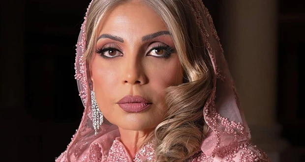 نصيحة مهمة من سوسن بدر للسيدات افاق عربية - تواجدت النجمة سوسن بدر في حفل بنسخته الخامسة في المملكة العربية السعودية ولفتت الأنظار بجمالها الطبيعي على السجادة الخزامية.وعلى هامس ال